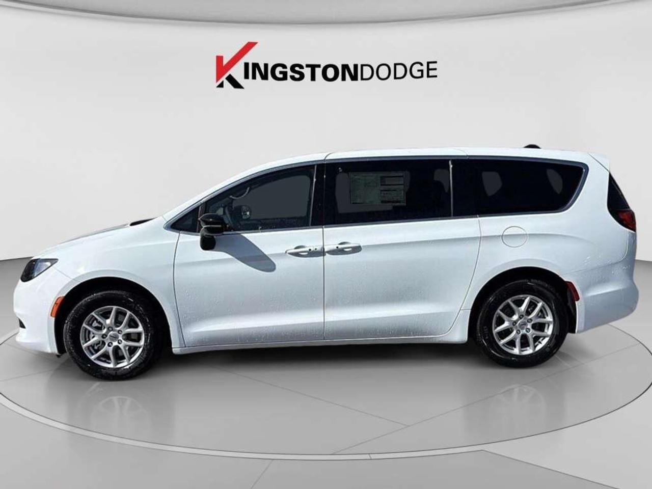 2025 Chrysler Grand Caravan SXT   Service Loaner Photo5