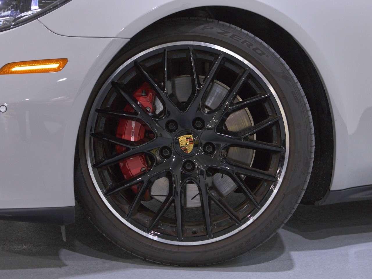 2023 Porsche Panamera 4S Sport Turismo AWD Photo