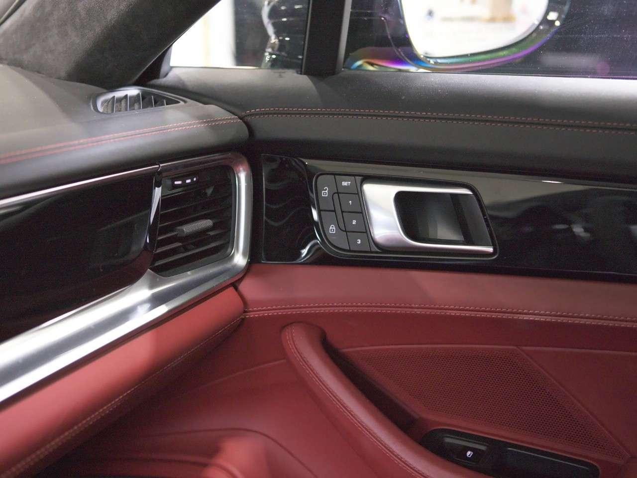 2023 Porsche Panamera 4S Sport Turismo AWD Photo