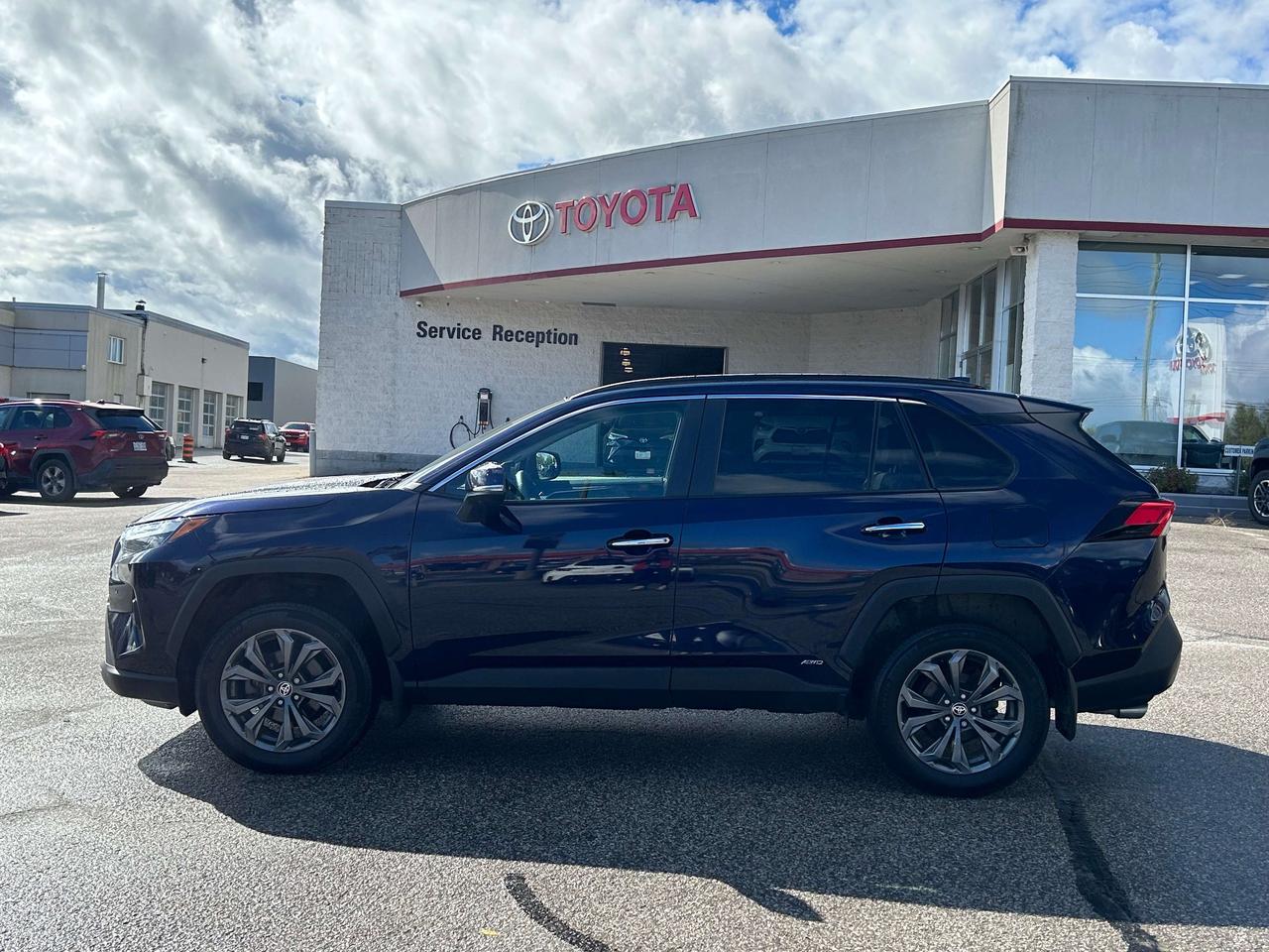 2023 Toyota RAV4 Limited Hybrid   No Reported Accidents   JBL Audio Photo5