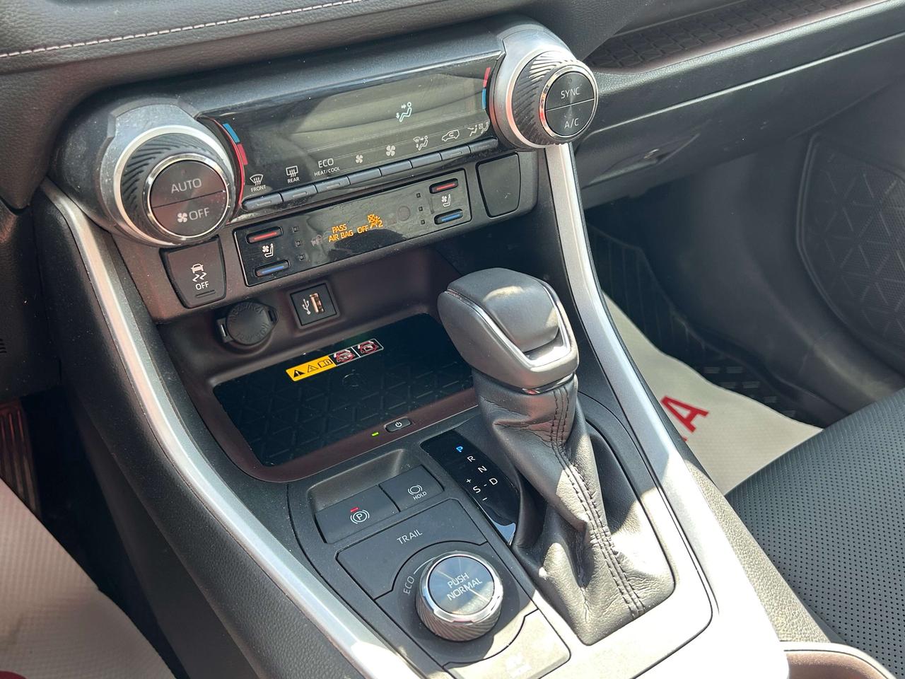 2023 Toyota RAV4 Limited Hybrid   No Reported Accidents   JBL Audio Photo