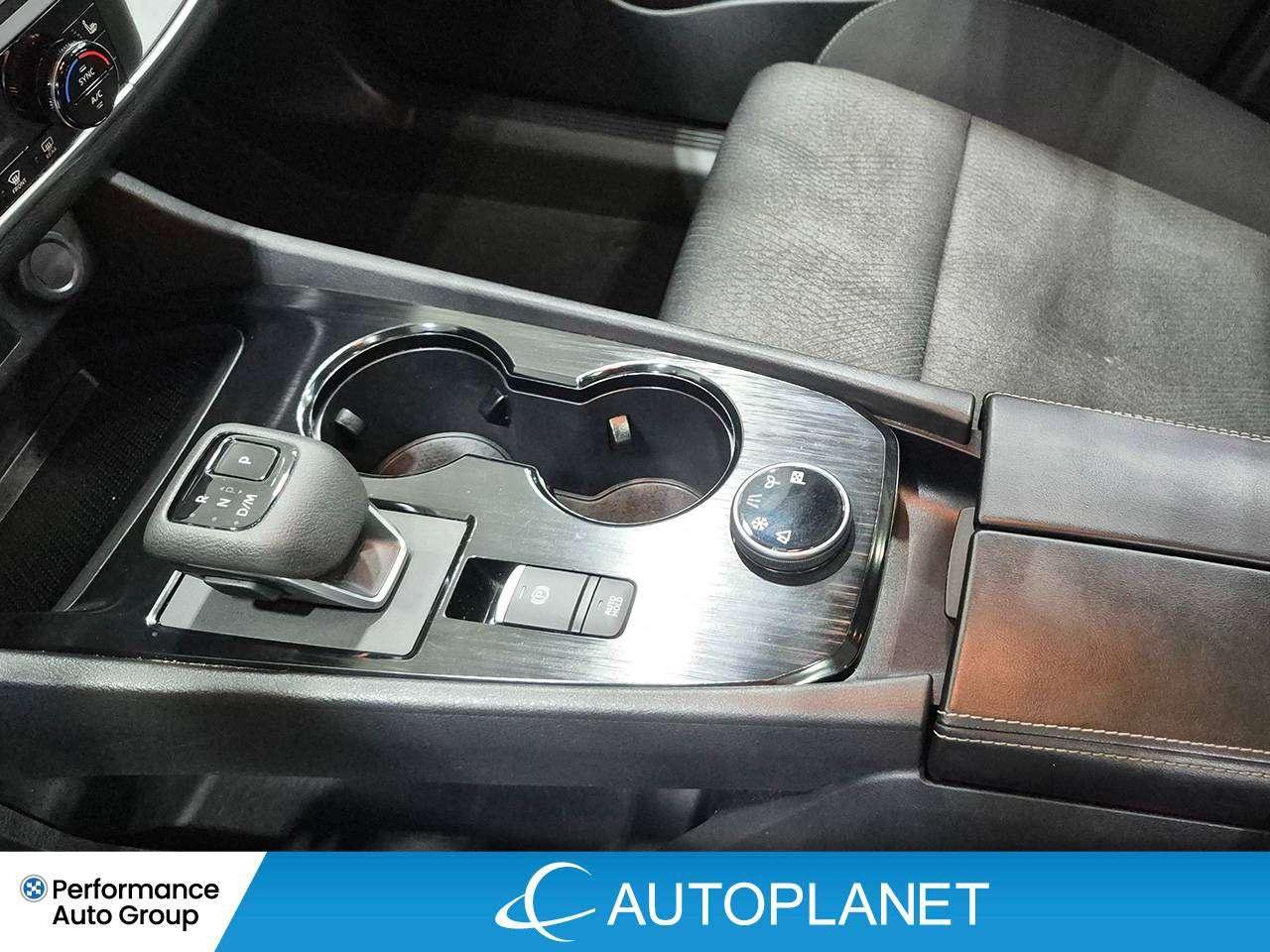 2025 Nissan Rogue SV, Apple CarPlay, Remote Start, Apple CarPlay! Photo