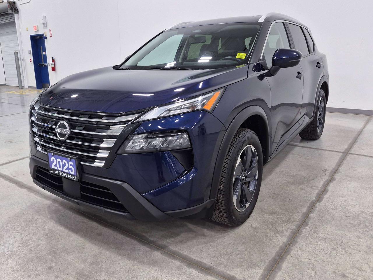 2025 Nissan Rogue SV, Apple CarPlay, Remote Start, Apple CarPlay! Photo