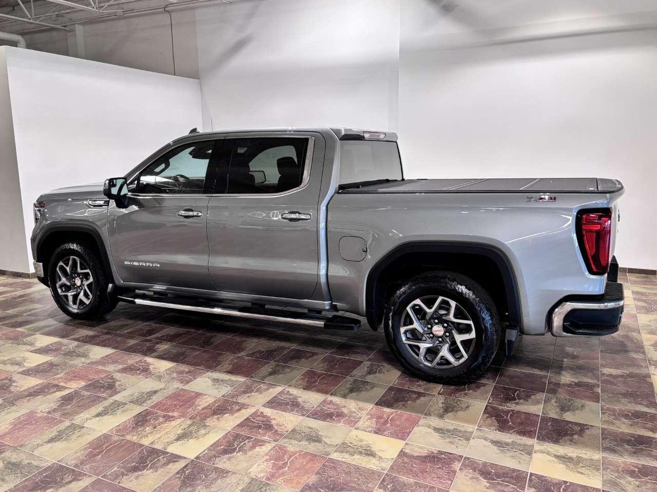 2024 GMC Sierra 1500 Crew Cab Short Box 4-Wheel Drive SLT Photo4
