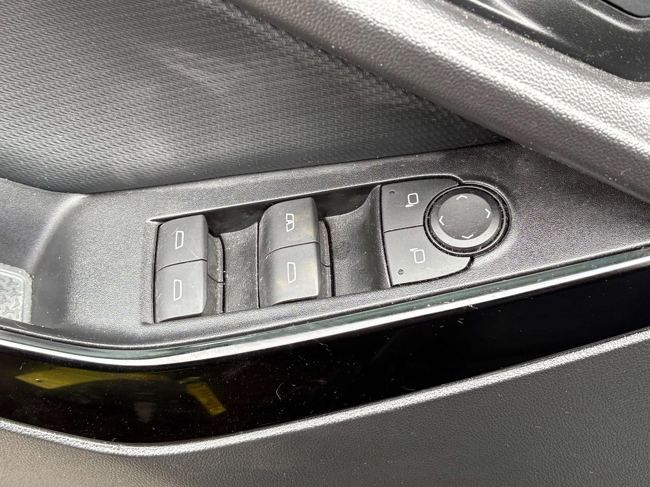 2025 Chevrolet Equinox LT FWD   Heated Seats & Steering Wheel   Blindspot Photo
