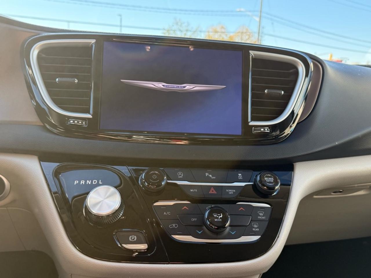 2022 Chrysler Grand Caravan SXT Photo