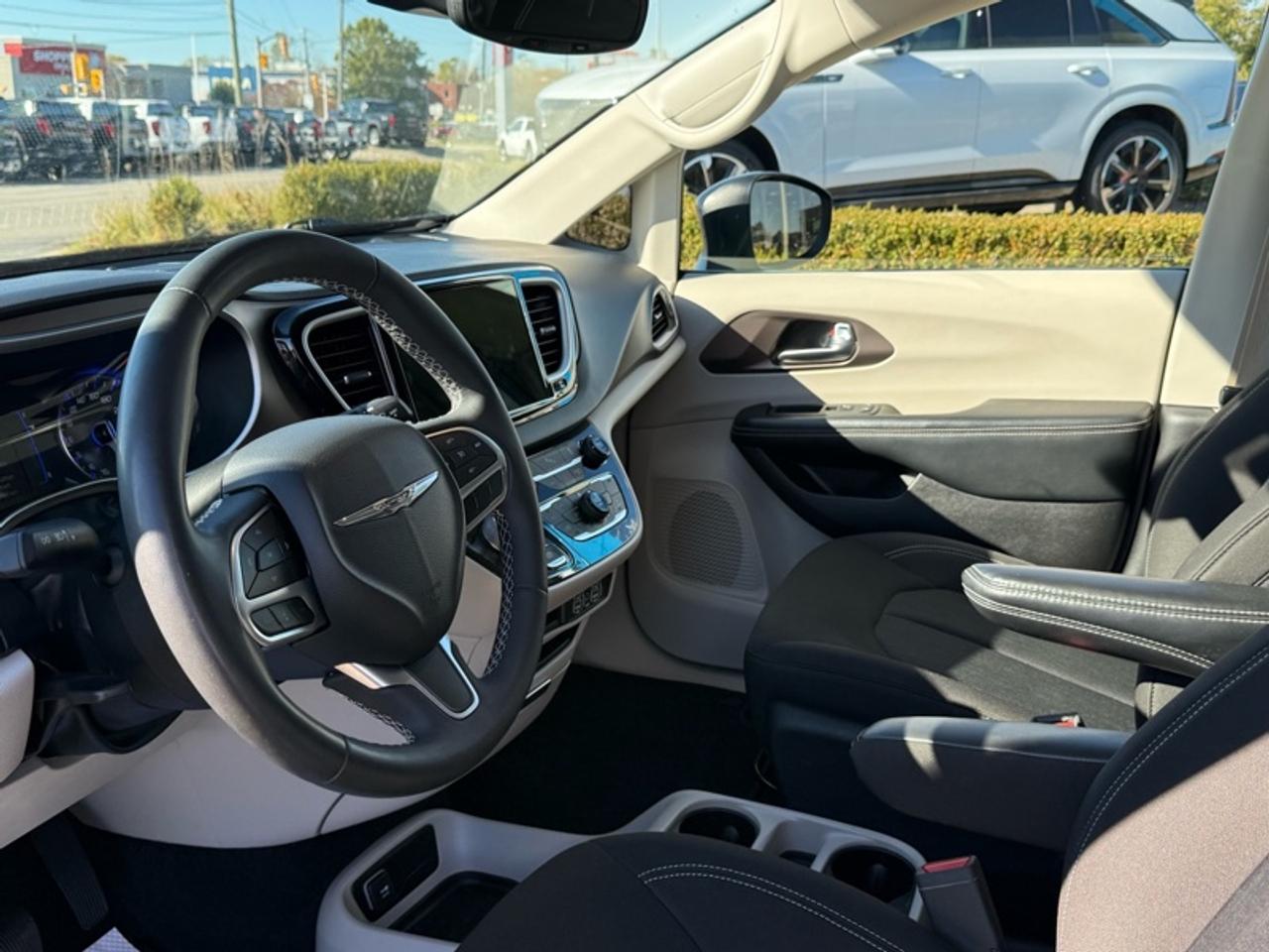 2022 Chrysler Grand Caravan SXT Photo