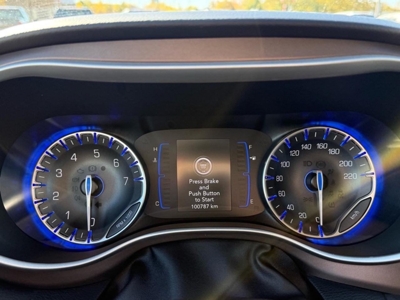 2022 Chrysler Grand Caravan SXT Photo