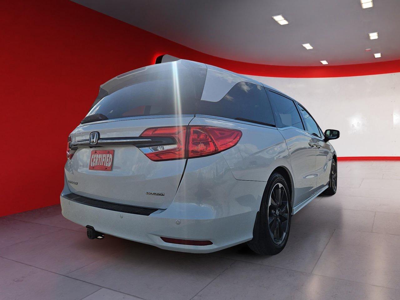 2024 Honda Odyssey Touring Photo3