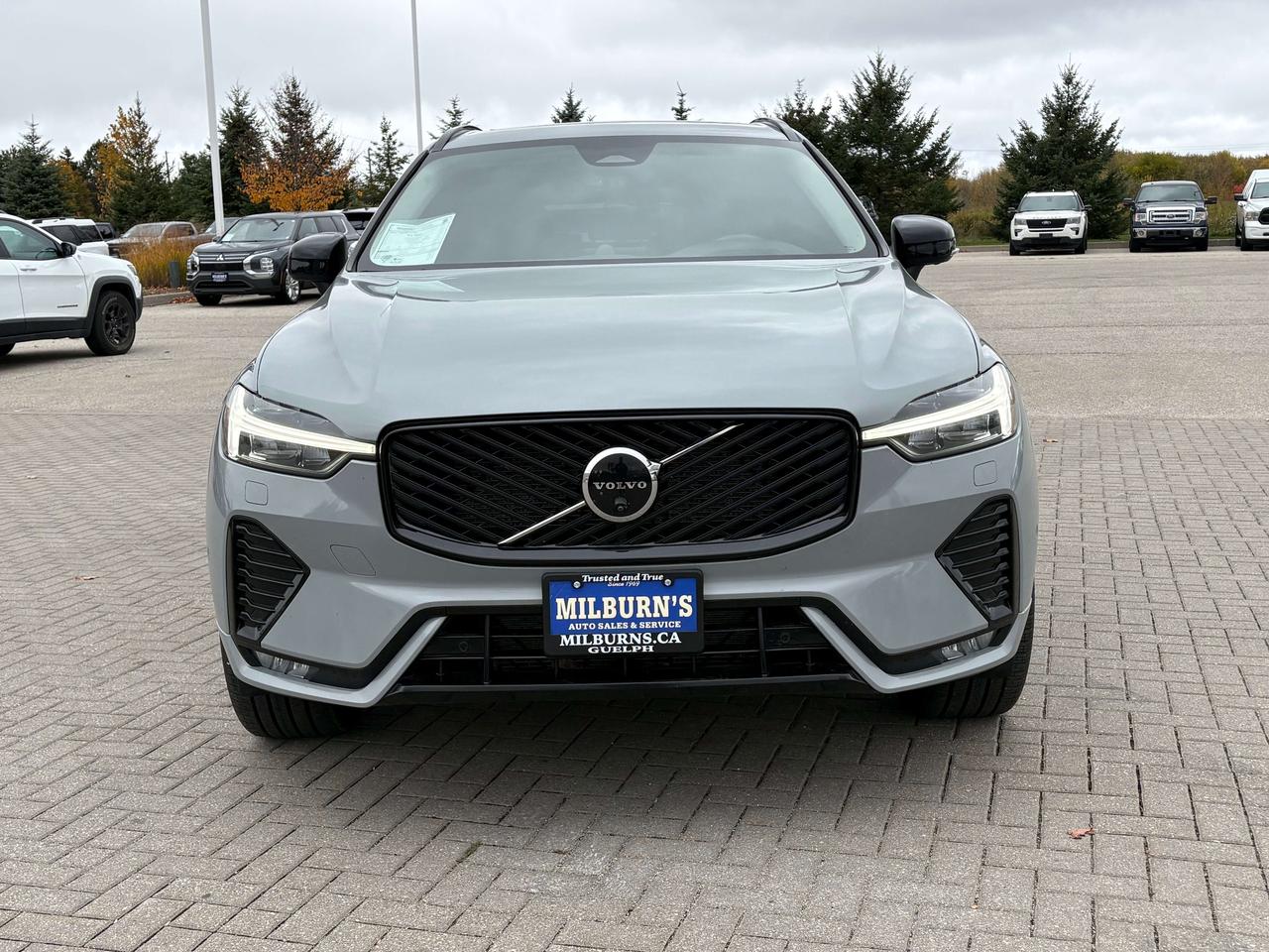 2026 Volvo XC60 B5 AWD Ultra Dark Theme   Nav.   Pano Roof   HUD Photo