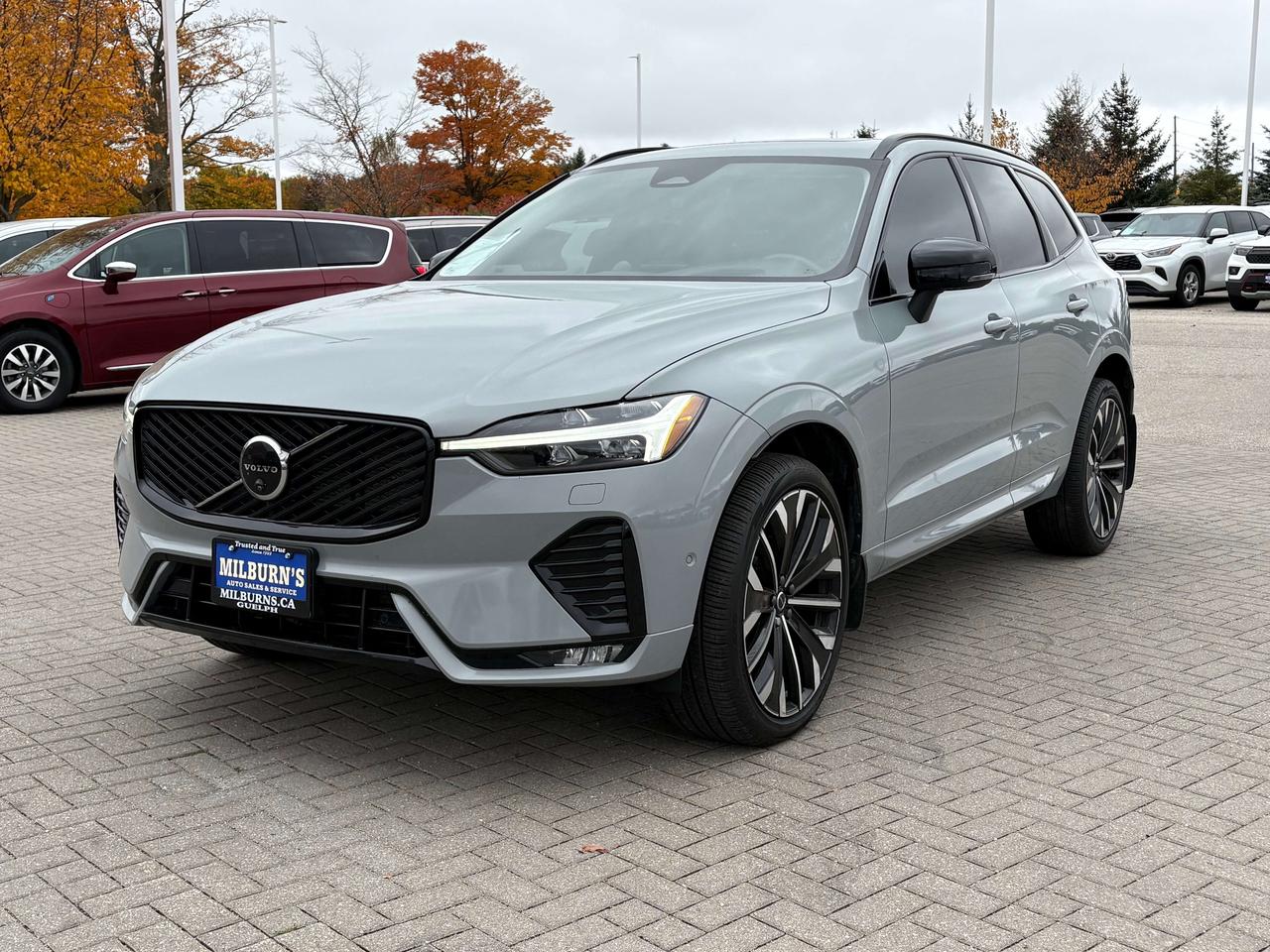 2026 Volvo XC60 B5 AWD Ultra Dark Theme   Nav.   Pano Roof   HUD Photo