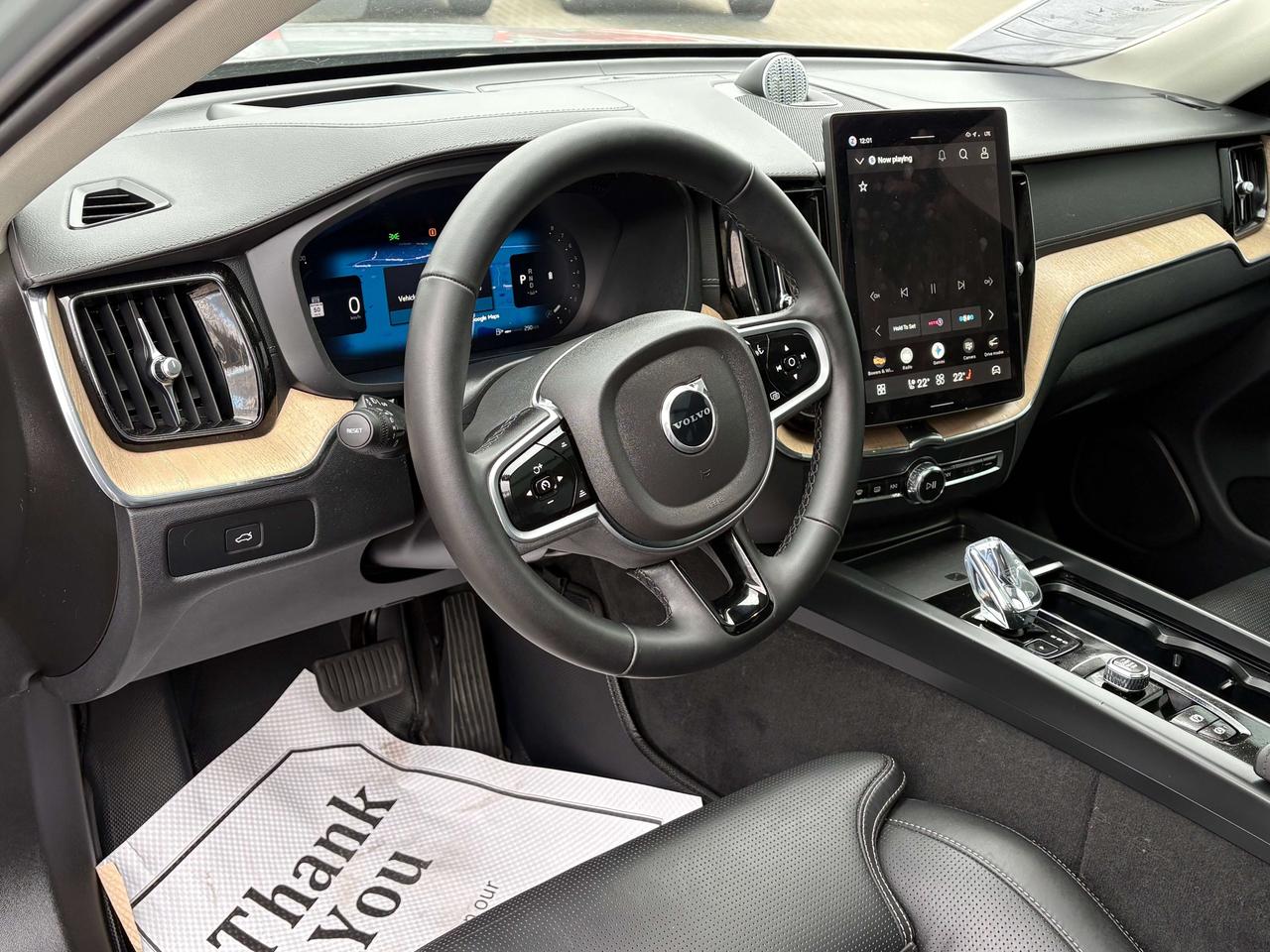 2026 Volvo XC60 B5 AWD Ultra Dark Theme   Nav.   Pano Roof   HUD Photo