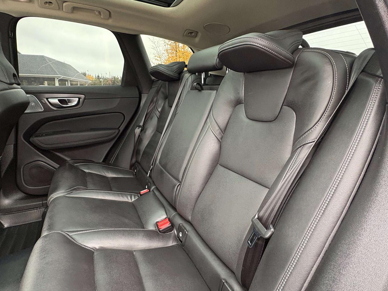 2026 Volvo XC60 B5 AWD Ultra Dark Theme   Nav.   Pano Roof   HUD Photo