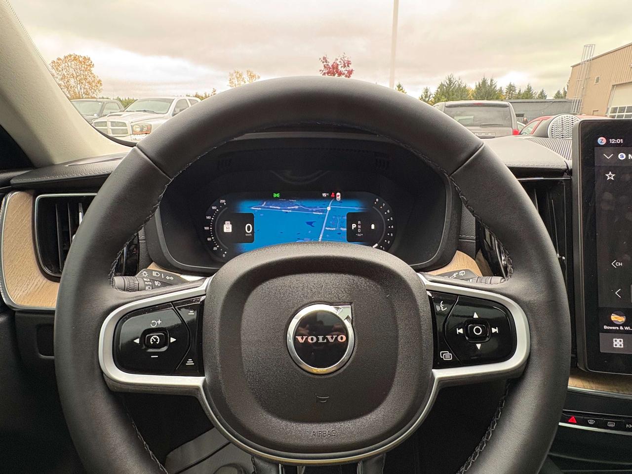 2026 Volvo XC60 B5 AWD Ultra Dark Theme   Nav.   Pano Roof   HUD Photo
