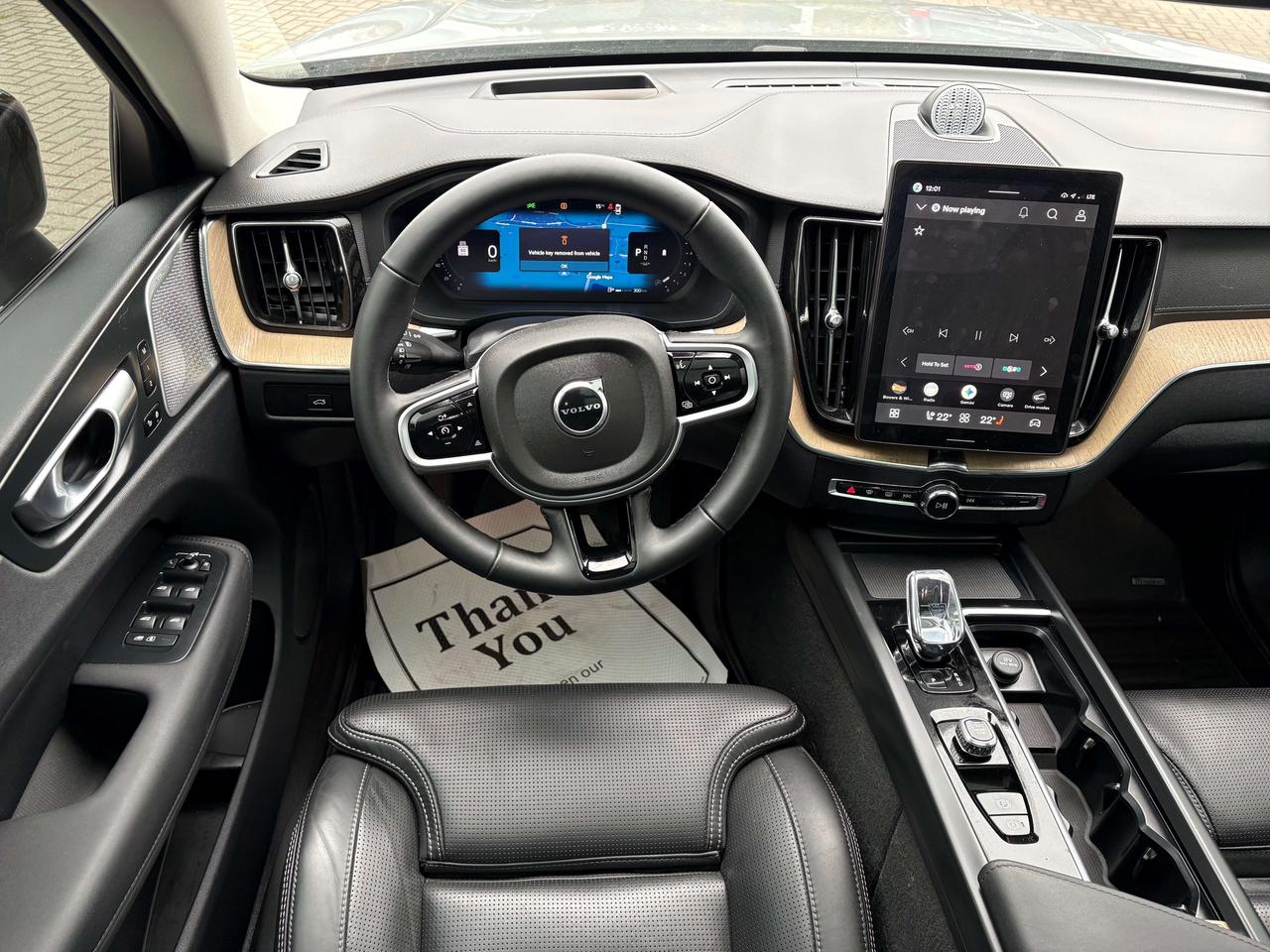 2026 Volvo XC60 B5 AWD Ultra Dark Theme   Nav.   Pano Roof   HUD Photo