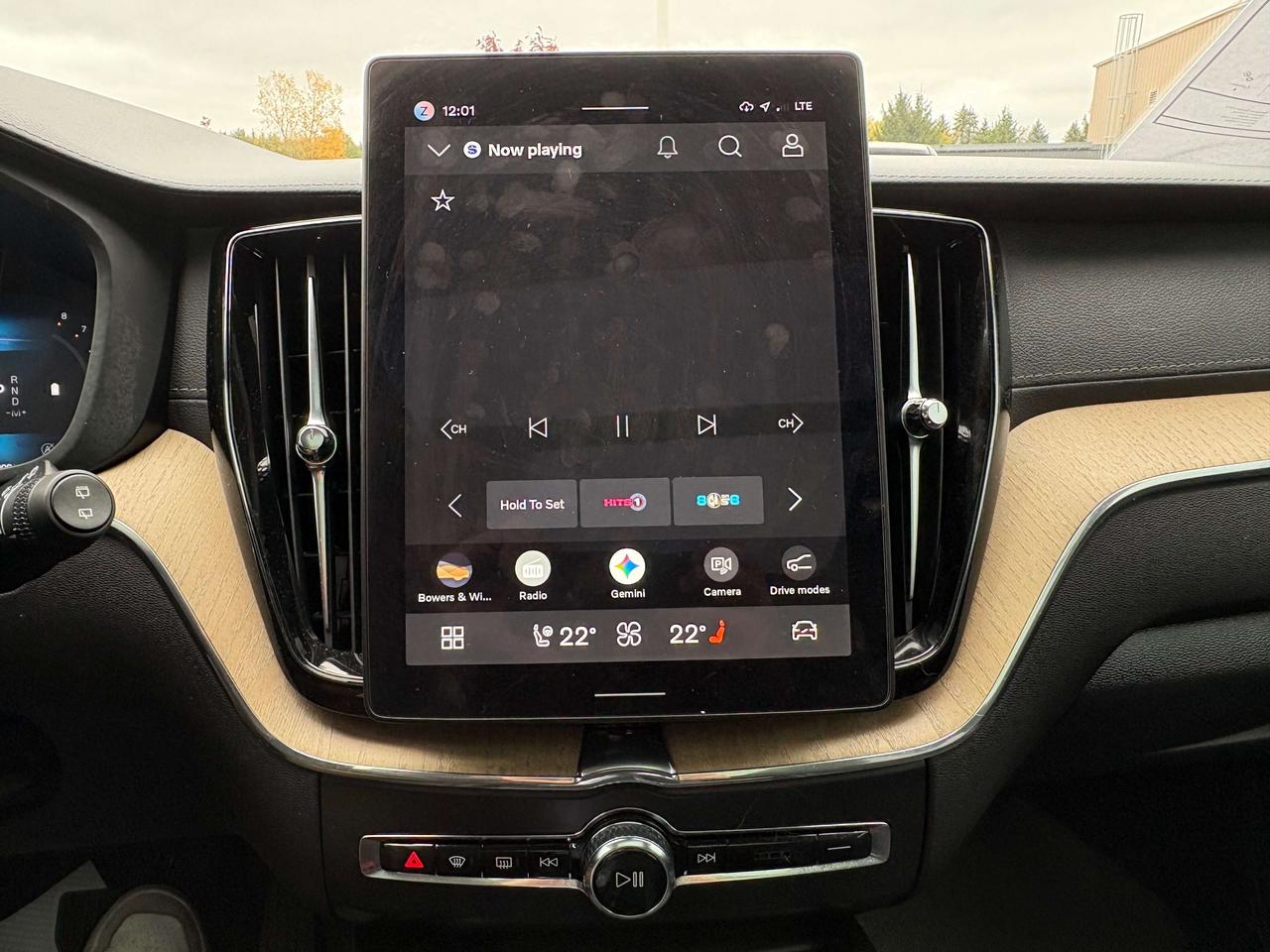 2026 Volvo XC60 B5 AWD Ultra Dark Theme   Nav.   Pano Roof   HUD Photo