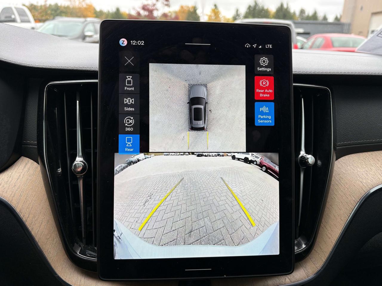 2026 Volvo XC60 B5 AWD Ultra Dark Theme   Nav.   Pano Roof   HUD Photo