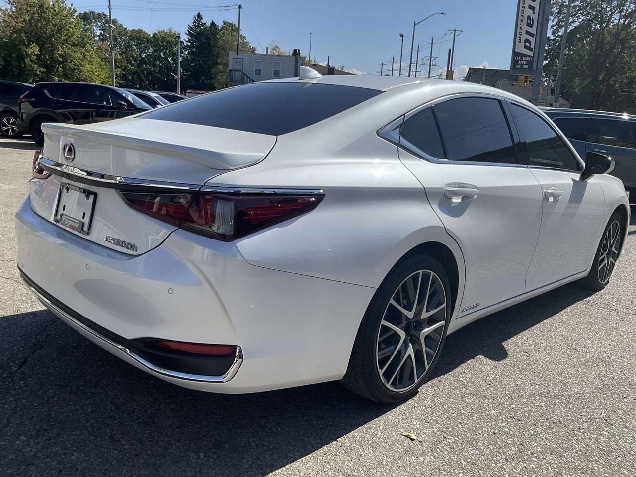 2020 Lexus ES 300 Premium - LEATHER! NAV! BACK-UP CAM! BSM! SAFETY SENSE! Photo