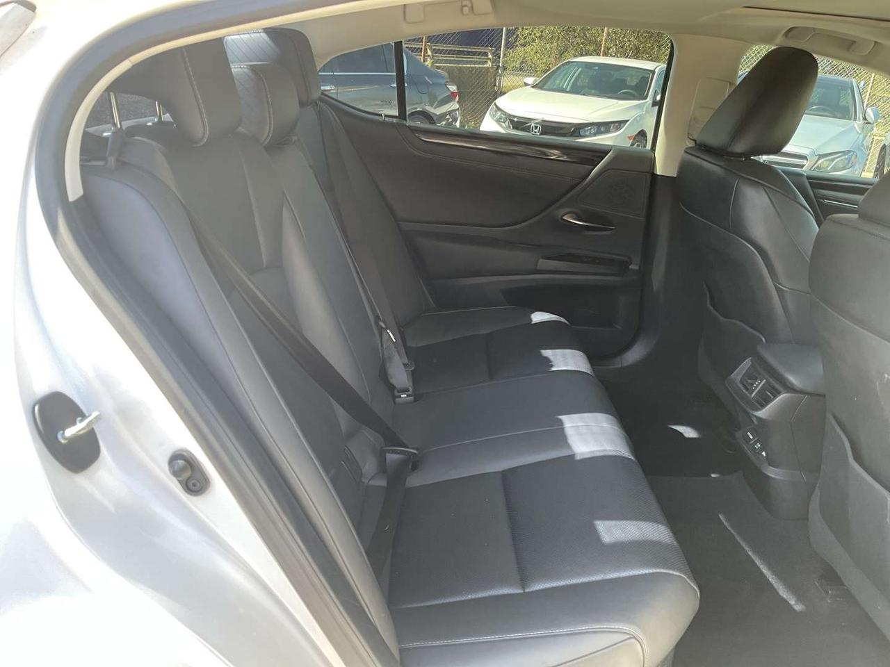 2020 Lexus ES 300 Premium - LEATHER! NAV! BACK-UP CAM! BSM! SAFETY SENSE! Photo