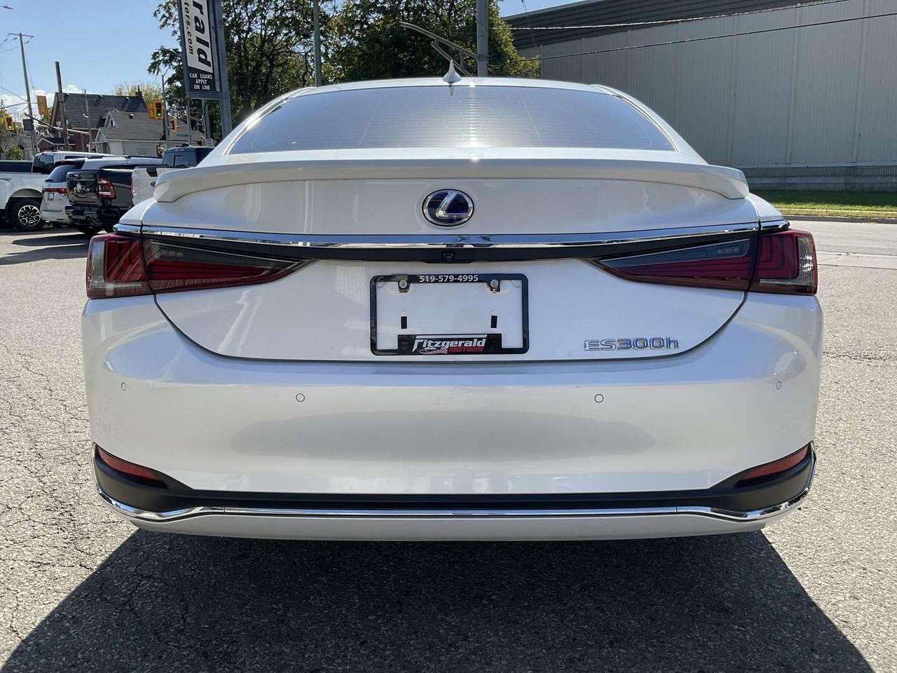 2020 Lexus ES 300 Premium - LEATHER! NAV! BACK-UP CAM! BSM! SAFETY SENSE! Photo
