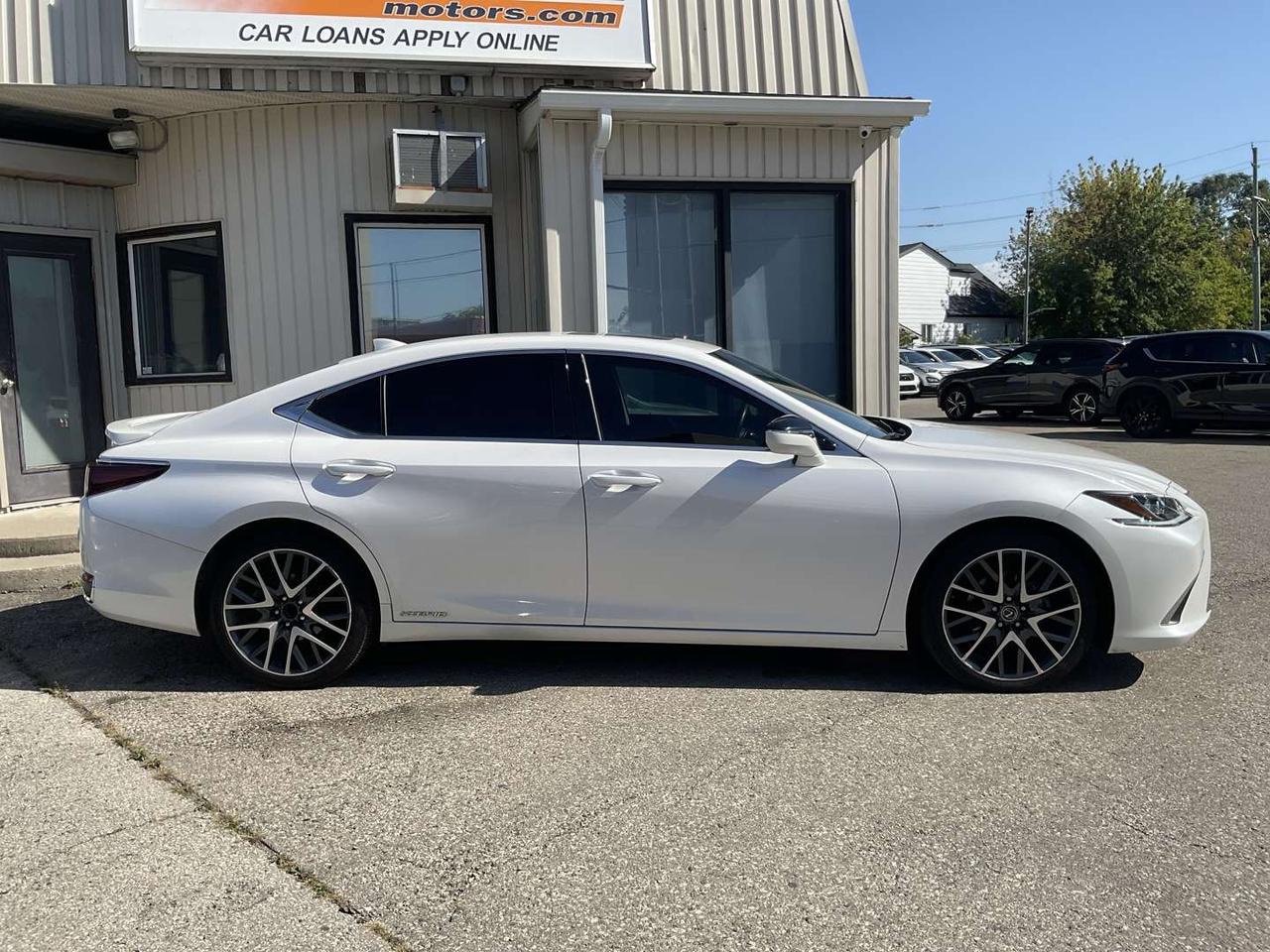 2020 Lexus ES 300 Premium - LEATHER! NAV! BACK-UP CAM! BSM! SAFETY SENSE! Photo
