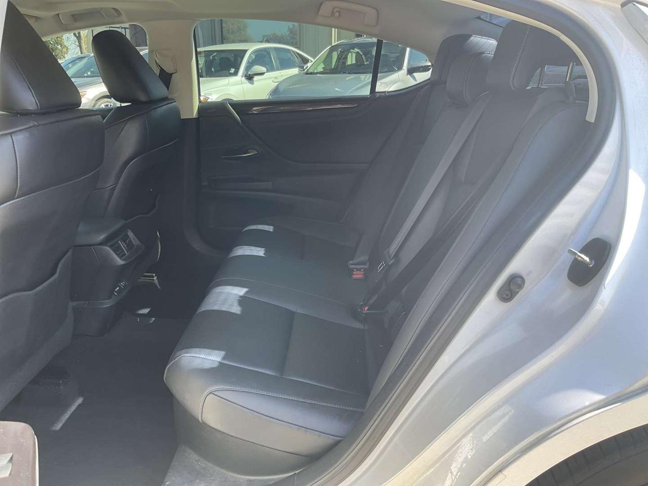2020 Lexus ES 300 Premium - LEATHER! NAV! BACK-UP CAM! BSM! SAFETY SENSE! Photo