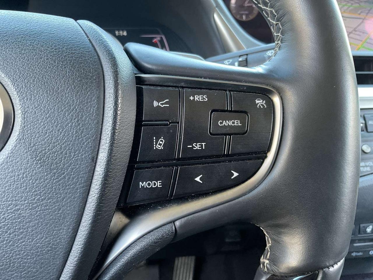 2020 Lexus ES 300 Premium - LEATHER! NAV! BACK-UP CAM! BSM! SAFETY SENSE! Photo