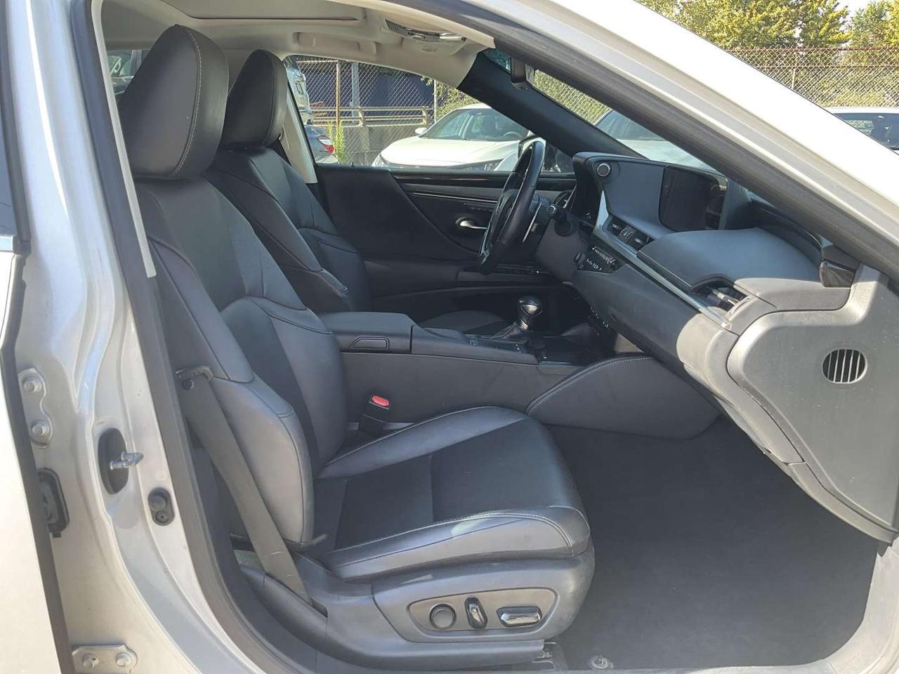 2020 Lexus ES 300 Premium - LEATHER! NAV! BACK-UP CAM! BSM! SAFETY SENSE! Photo