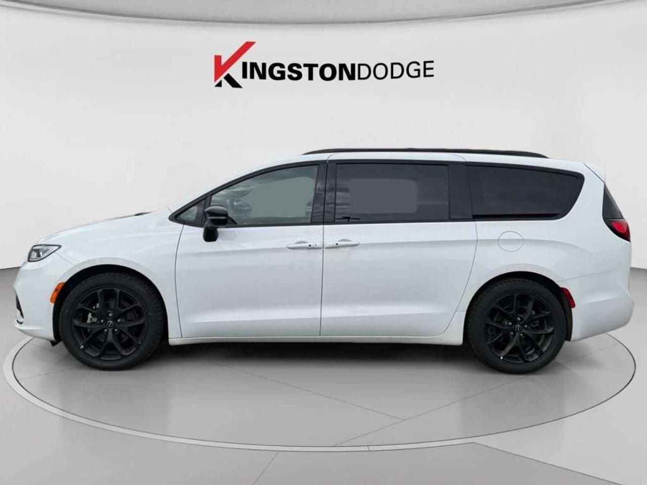 2025 Chrysler Pacifica Limited   Service Loaner Vehicle Photo1