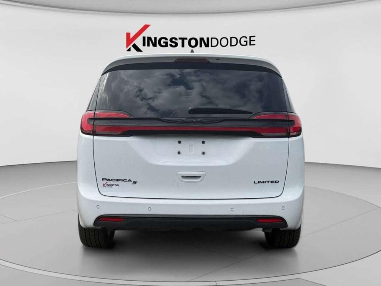 2025 Chrysler Pacifica Limited   Service Loaner Vehicle Photo3