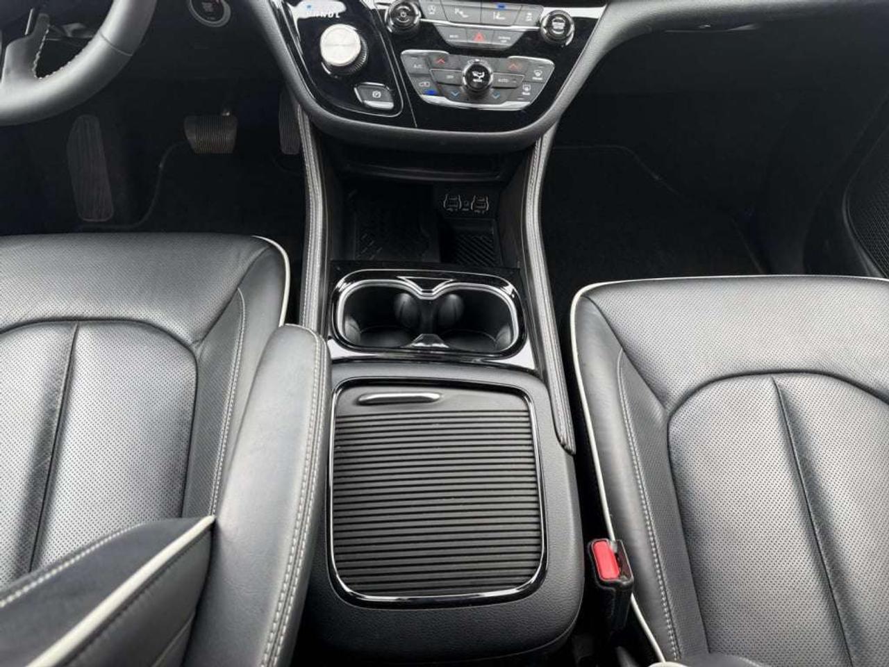 2025 Chrysler Pacifica Limited   Service Loaner Vehicle Photo