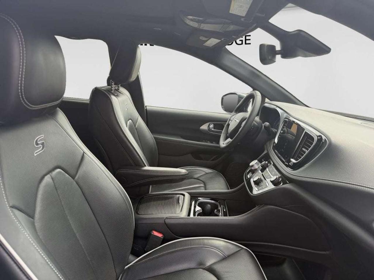 2025 Chrysler Pacifica Limited   Service Loaner Vehicle Photo