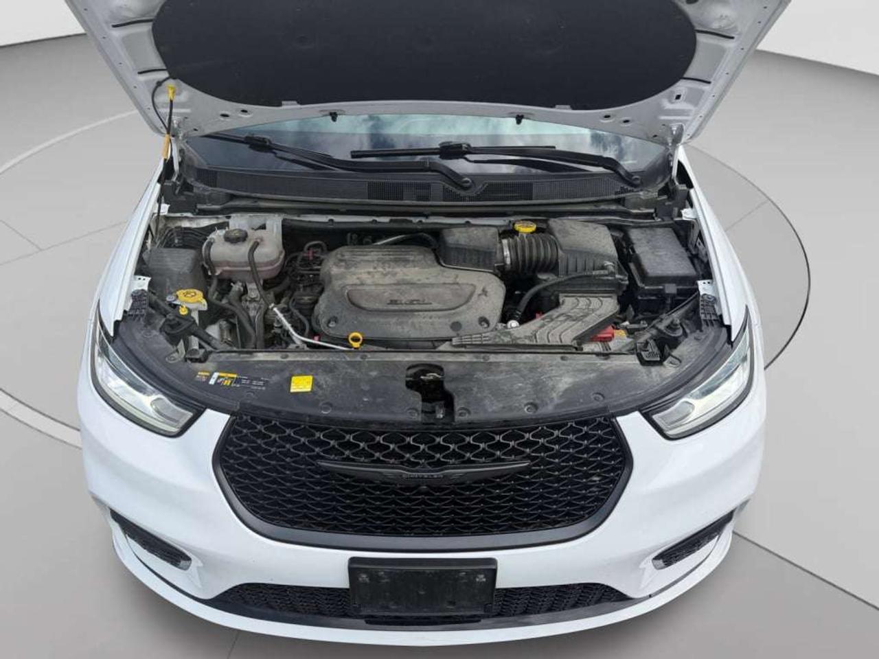 2025 Chrysler Pacifica Limited   Service Loaner Vehicle Photo