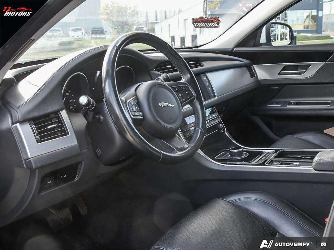 2017 Jaguar XF 4dr Sdn 35t Prestige   NO ACCIDENTS   ONE OWNER Photo