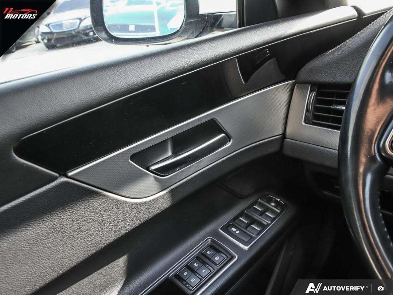 2017 Jaguar XF 4dr Sdn 35t Prestige   NO ACCIDENTS   ONE OWNER Photo