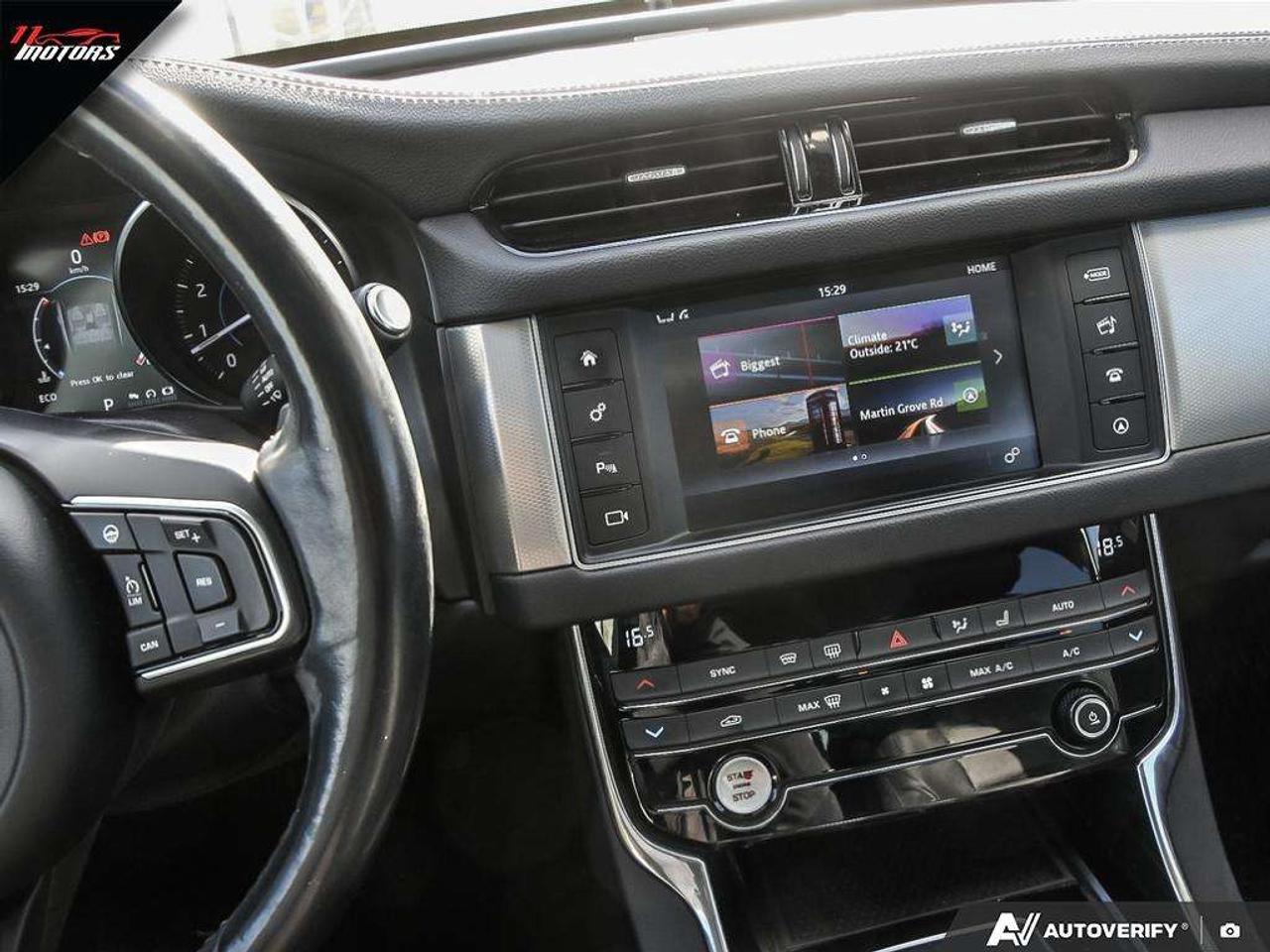 2017 Jaguar XF 4dr Sdn 35t Prestige   NO ACCIDENTS   ONE OWNER Photo
