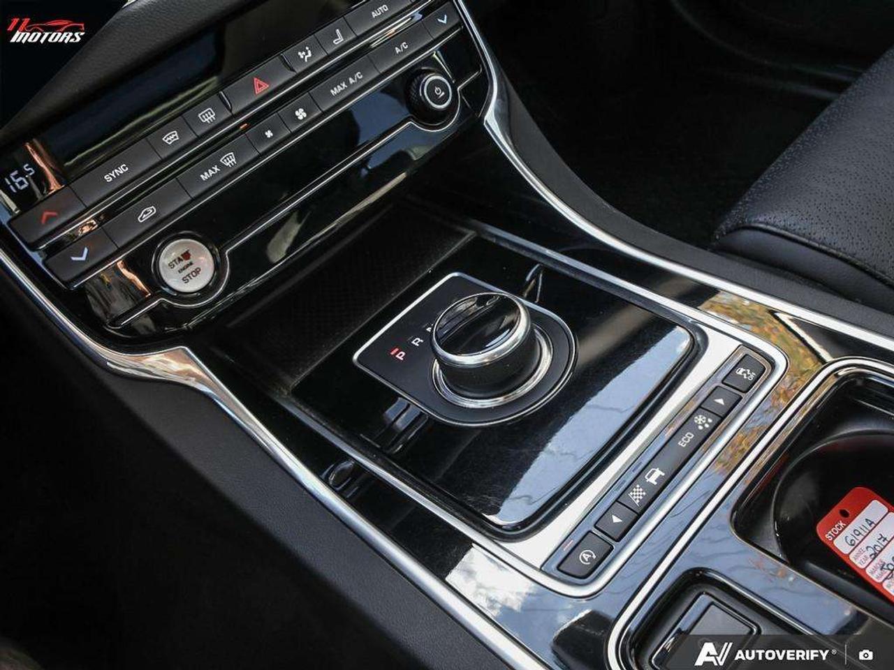 2017 Jaguar XF 4dr Sdn 35t Prestige   NO ACCIDENTS   ONE OWNER Photo