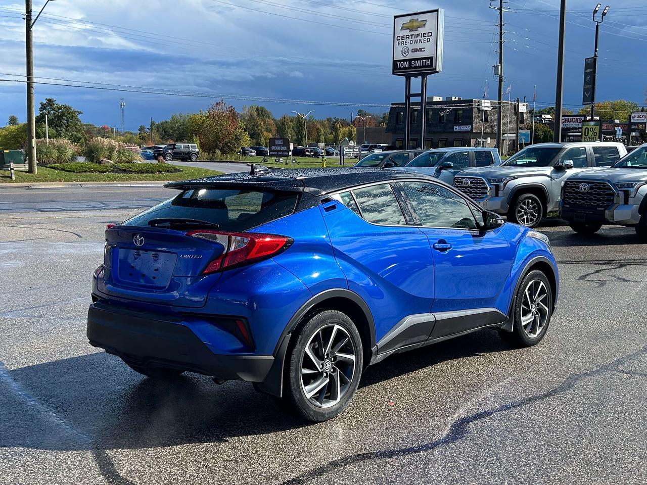 2021 Toyota C-HR Limited   ONE OWNER Photo4