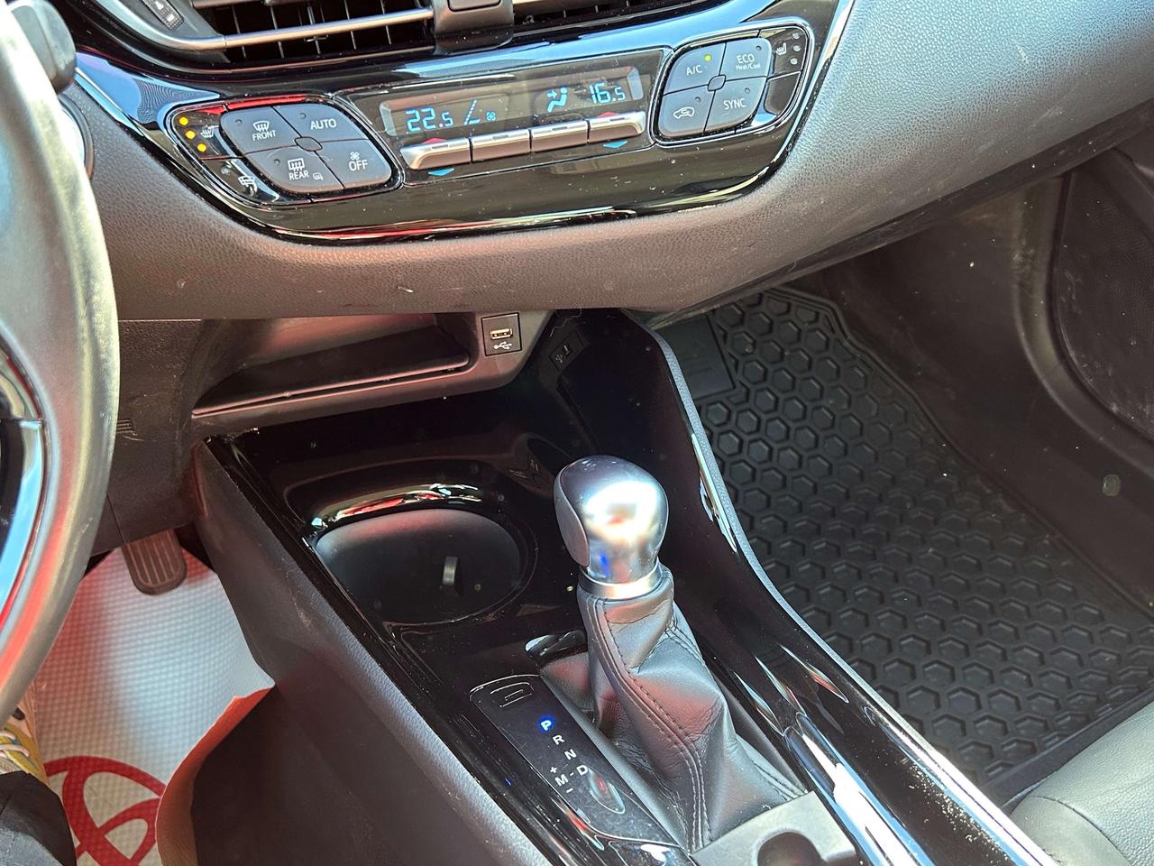 2021 Toyota C-HR Limited   ONE OWNER Photo