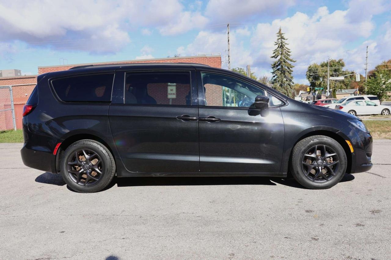 2018 Chrysler Pacifica LIMITED-7PASS-DVD-R STARTER/NAV/360CAM/ADAPT CRUISE/BLIS/FCW/LDW/LEATHER/H & V SEATS/KEYLESS/CARPLAY/PANOROOF Photo