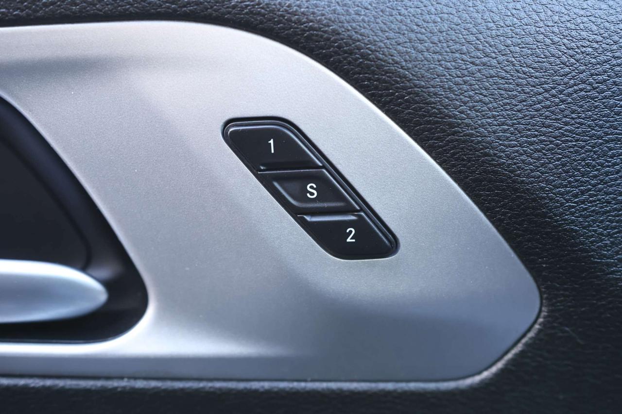 2018 Chrysler Pacifica LIMITED-7PASS-DVD-R STARTER/NAV/360CAM/ADAPT CRUISE/BLIS/FCW/LDW/LEATHER/H & V SEATS/KEYLESS/CARPLAY/PANOROOF Photo