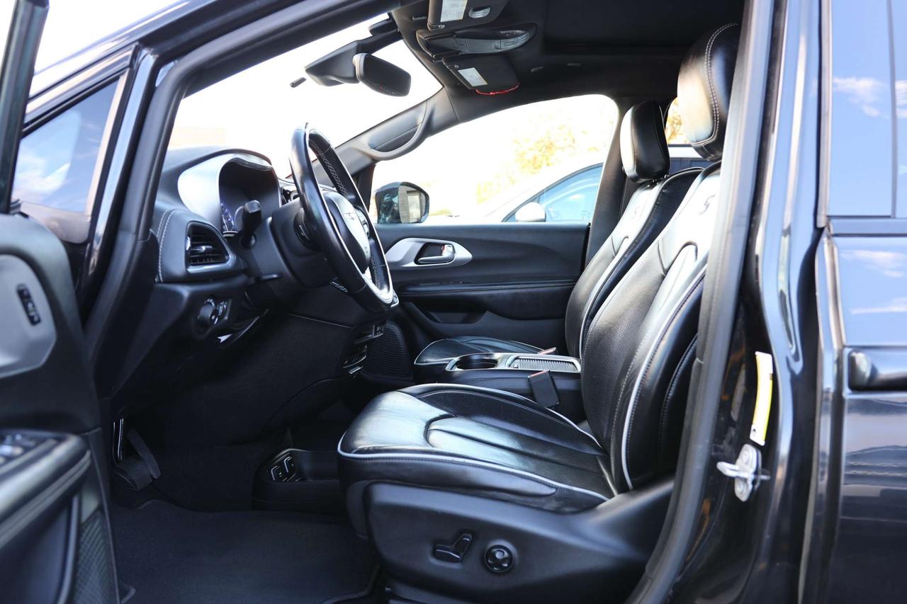 2018 Chrysler Pacifica LIMITED-7PASS-DVD-R STARTER/NAV/360CAM/ADAPT CRUISE/BLIS/FCW/LDW/LEATHER/H & V SEATS/KEYLESS/CARPLAY/PANOROOF Photo