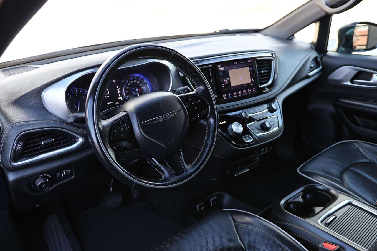 2018 Chrysler Pacifica LIMITED-7PASS-DVD-R STARTER/NAV/360CAM/ADAPT CRUISE/BLIS/FCW/LDW/LEATHER/H & V SEATS/KEYLESS/CARPLAY/PANOROOF Photo
