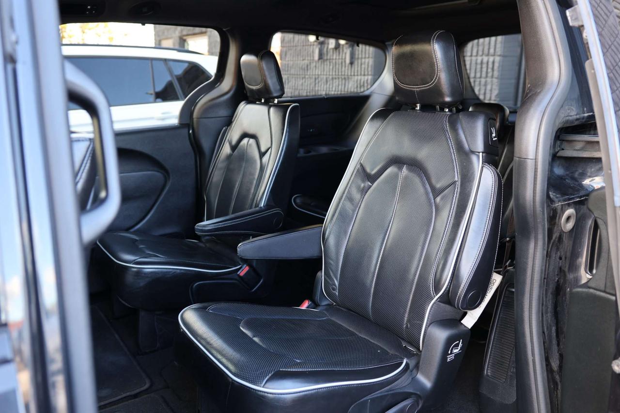2018 Chrysler Pacifica LIMITED-7PASS-DVD-R STARTER/NAV/360CAM/ADAPT CRUISE/BLIS/FCW/LDW/LEATHER/H & V SEATS/KEYLESS/CARPLAY/PANOROOF Photo