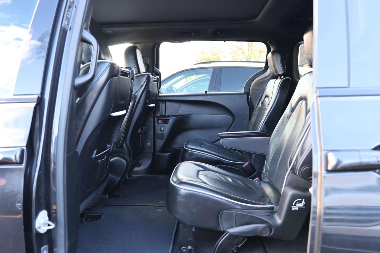 2018 Chrysler Pacifica LIMITED-7PASS-DVD-R STARTER/NAV/360CAM/ADAPT CRUISE/BLIS/FCW/LDW/LEATHER/H & V SEATS/KEYLESS/CARPLAY/PANOROOF Photo