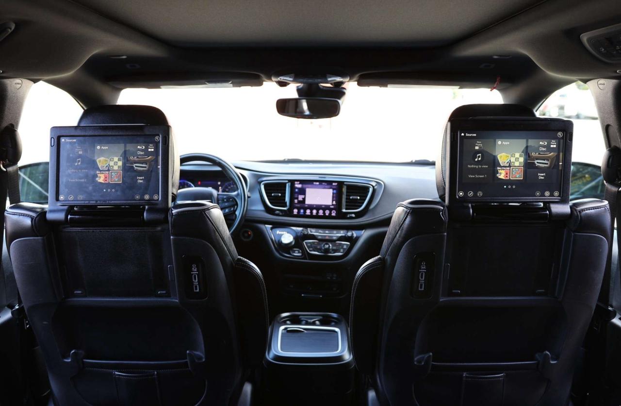 2018 Chrysler Pacifica LIMITED-7PASS-DVD-R STARTER/NAV/360CAM/ADAPT CRUISE/BLIS/FCW/LDW/LEATHER/H & V SEATS/KEYLESS/CARPLAY/PANOROOF Photo