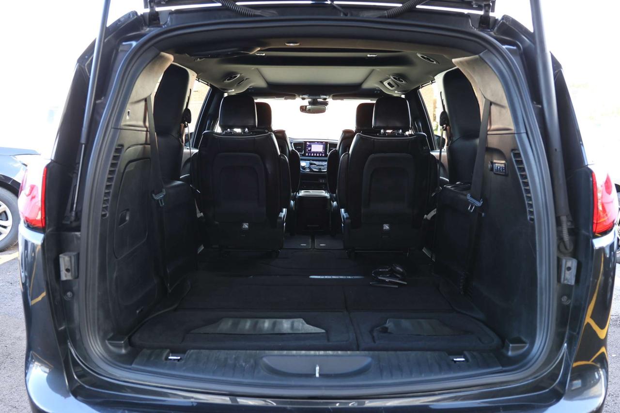 2018 Chrysler Pacifica LIMITED-7PASS-DVD-R STARTER/NAV/360CAM/ADAPT CRUISE/BLIS/FCW/LDW/LEATHER/H & V SEATS/KEYLESS/CARPLAY/PANOROOF Photo