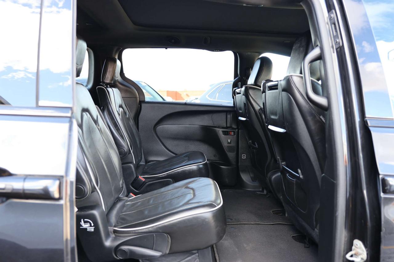 2018 Chrysler Pacifica LIMITED-7PASS-DVD-R STARTER/NAV/360CAM/ADAPT CRUISE/BLIS/FCW/LDW/LEATHER/H & V SEATS/KEYLESS/CARPLAY/PANOROOF Photo