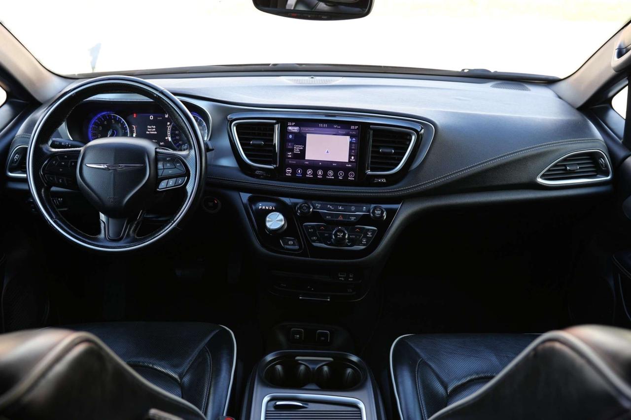 2018 Chrysler Pacifica LIMITED-7PASS-DVD-R STARTER/NAV/360CAM/ADAPT CRUISE/BLIS/FCW/LDW/LEATHER/H & V SEATS/KEYLESS/CARPLAY/PANOROOF Photo
