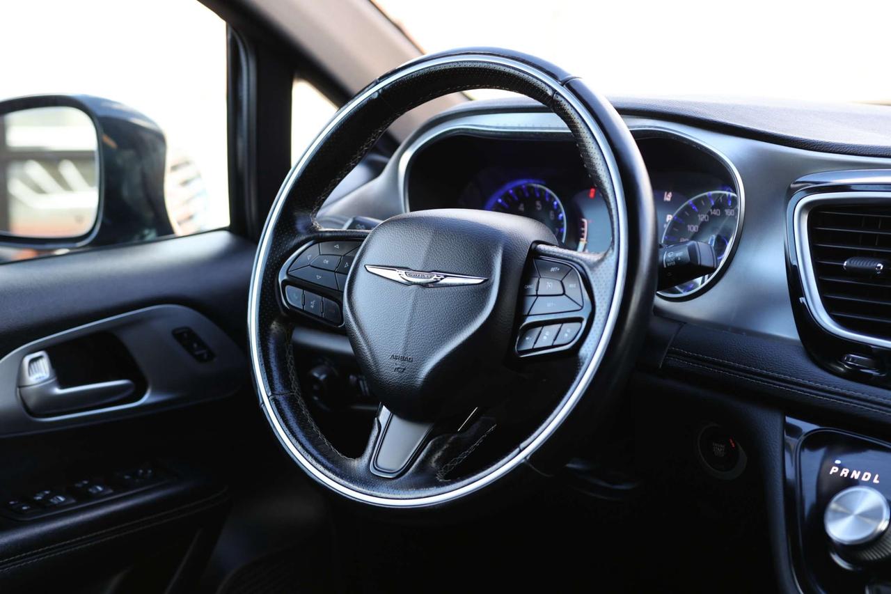 2018 Chrysler Pacifica LIMITED-7PASS-DVD-R STARTER/NAV/360CAM/ADAPT CRUISE/BLIS/FCW/LDW/LEATHER/H & V SEATS/KEYLESS/CARPLAY/PANOROOF Photo